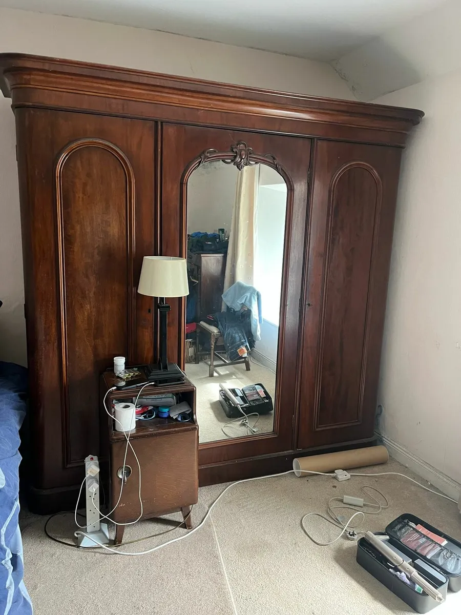 Antique furniture - Image 1
