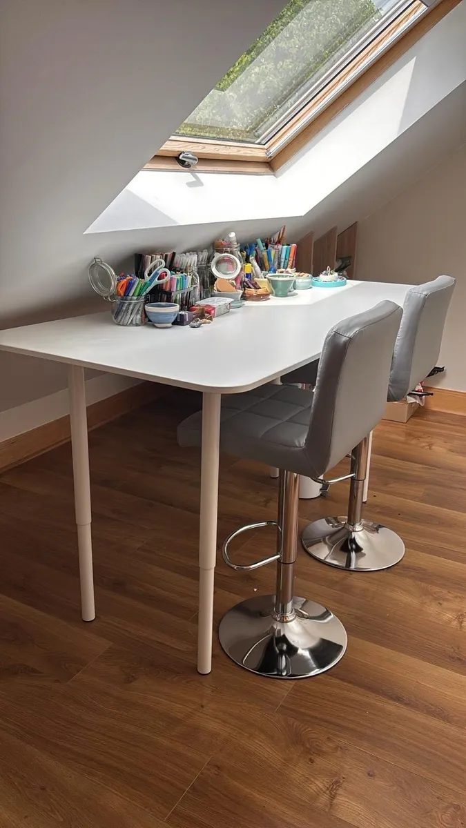 Table and stools - Image 1