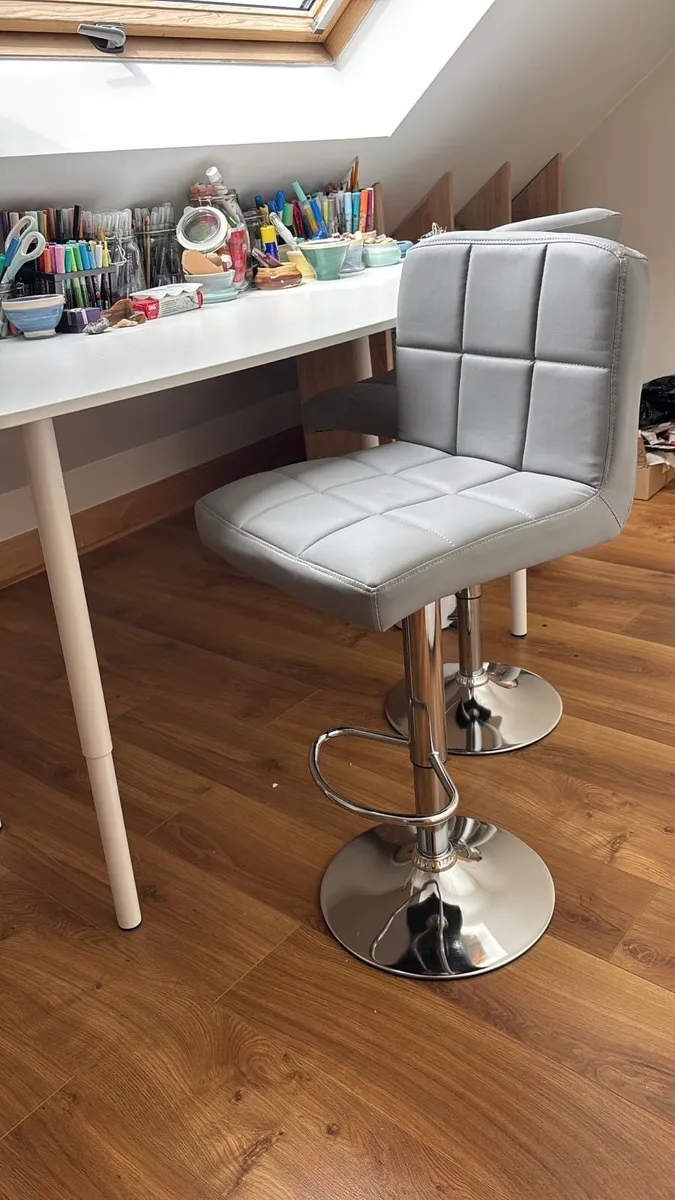 Table and stools - Image 2