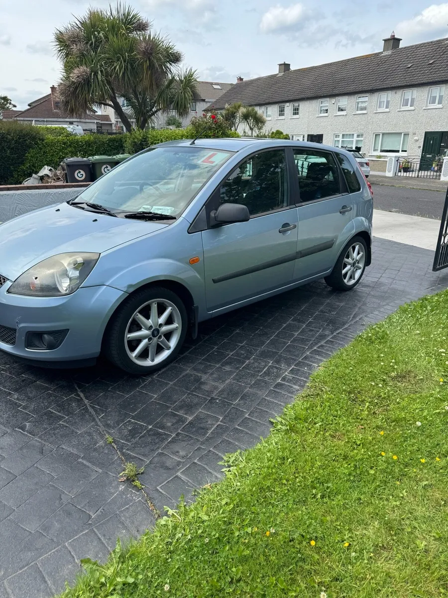Ford Fiesta Zetec - Image 2