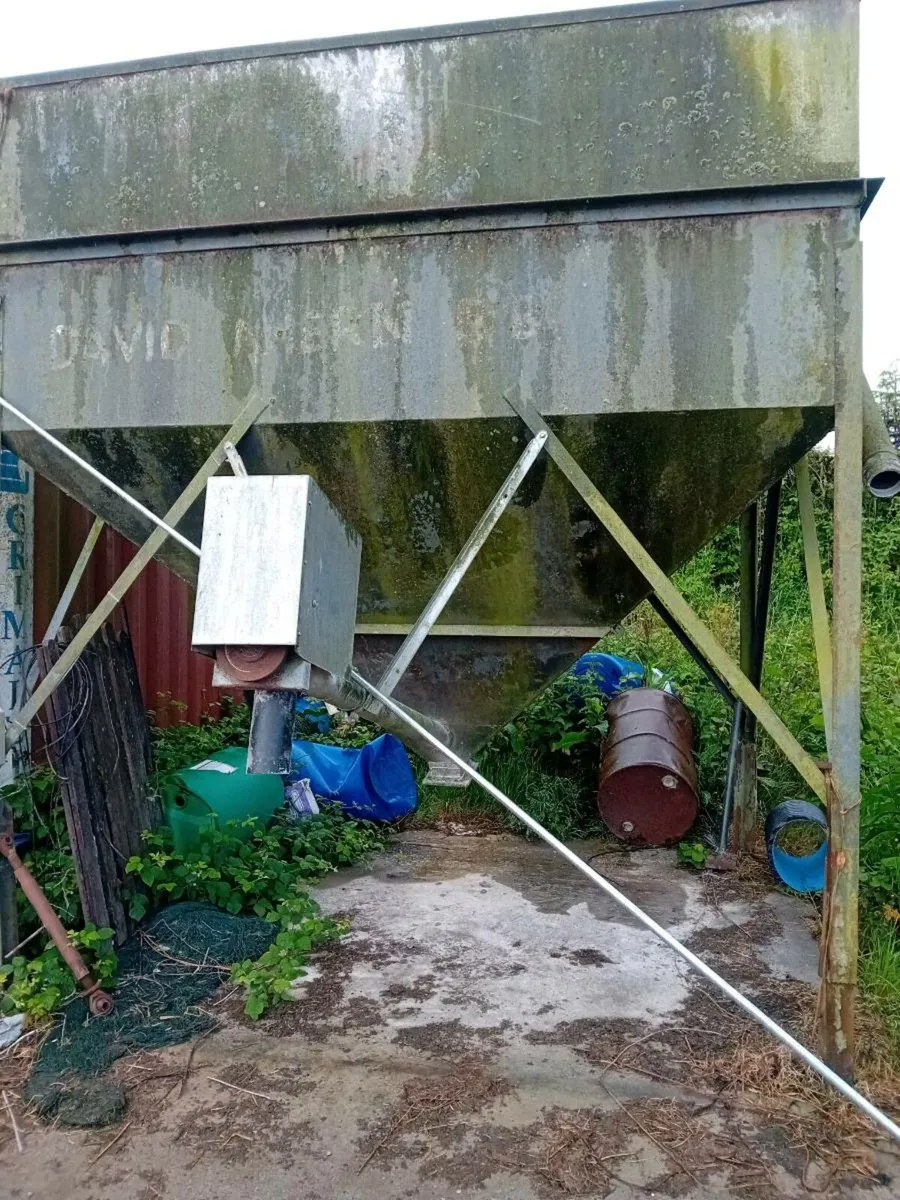Feed bin - Image 1