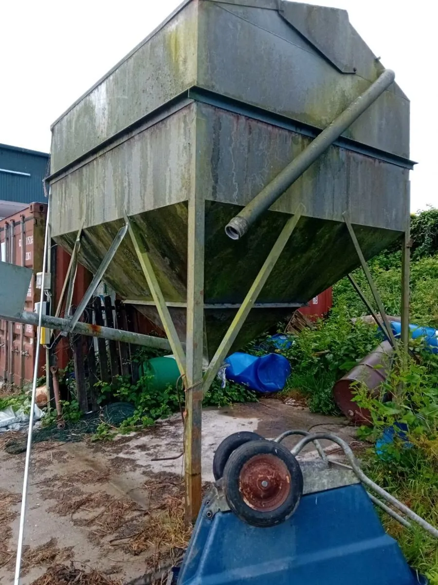 Feed bin - Image 3