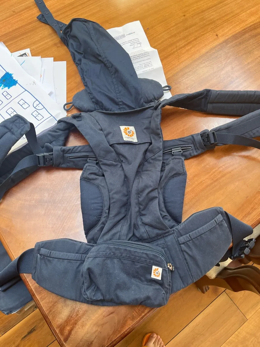 🧡 Ergobaby Baby Carrier – Excellent Condition 🧡
