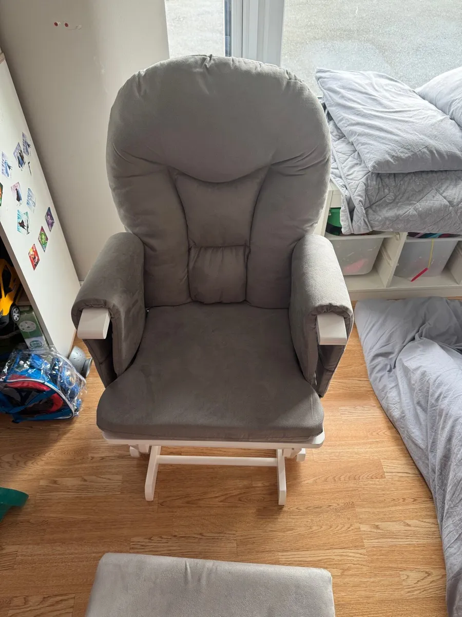 Nursing chair - Image 1