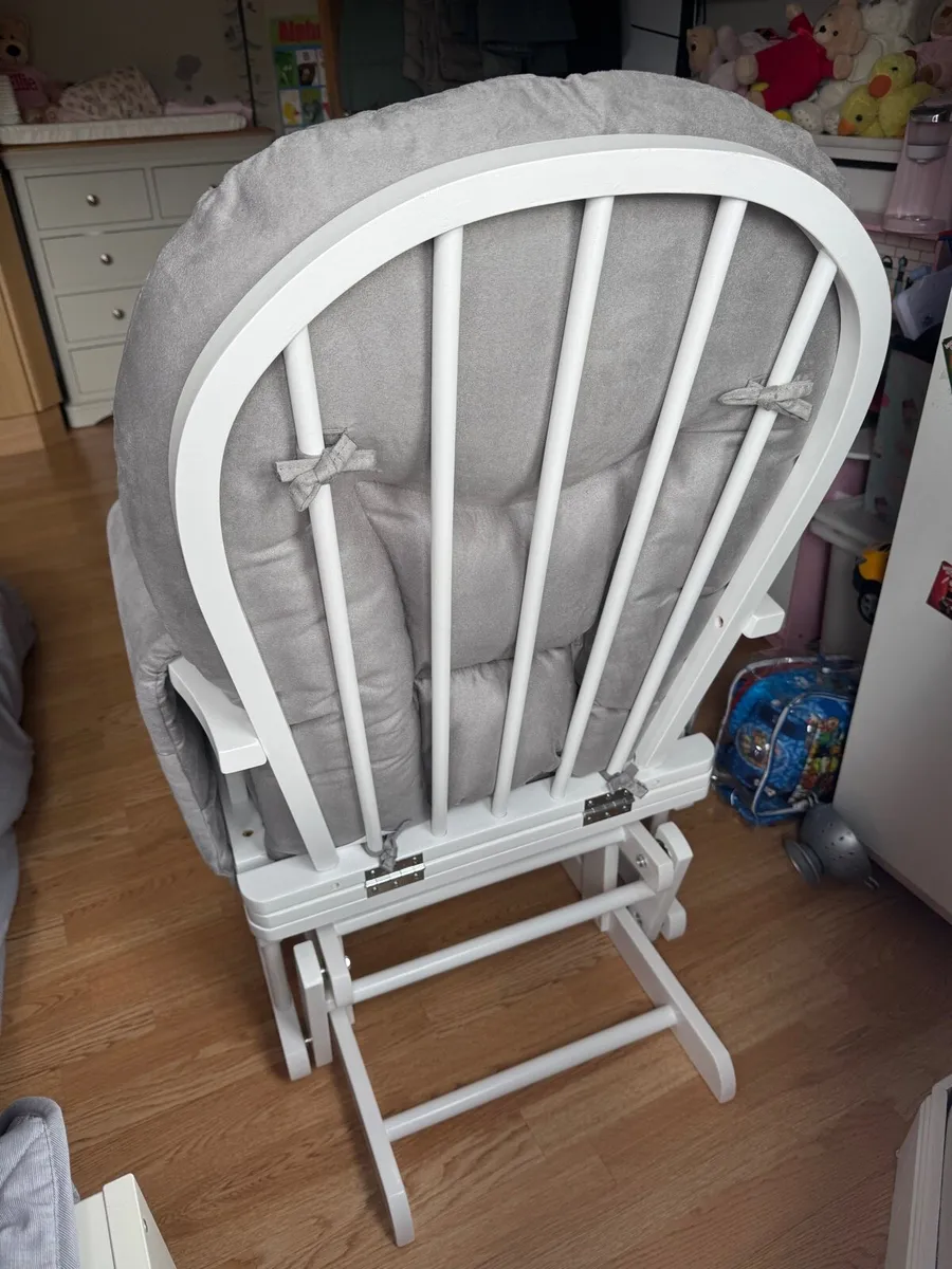 Nursing chair - Image 3
