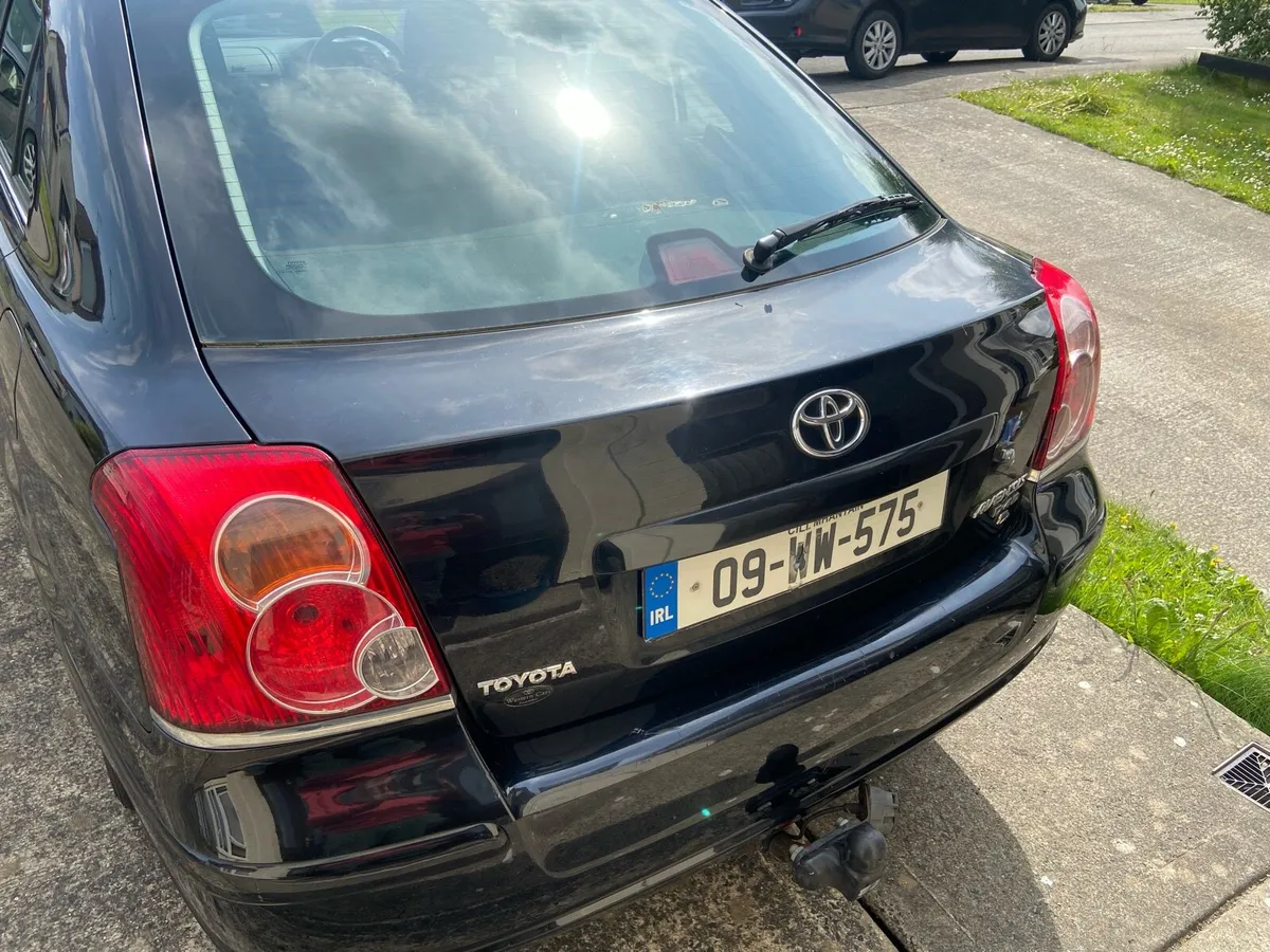 Toyota Avensis - Image 1