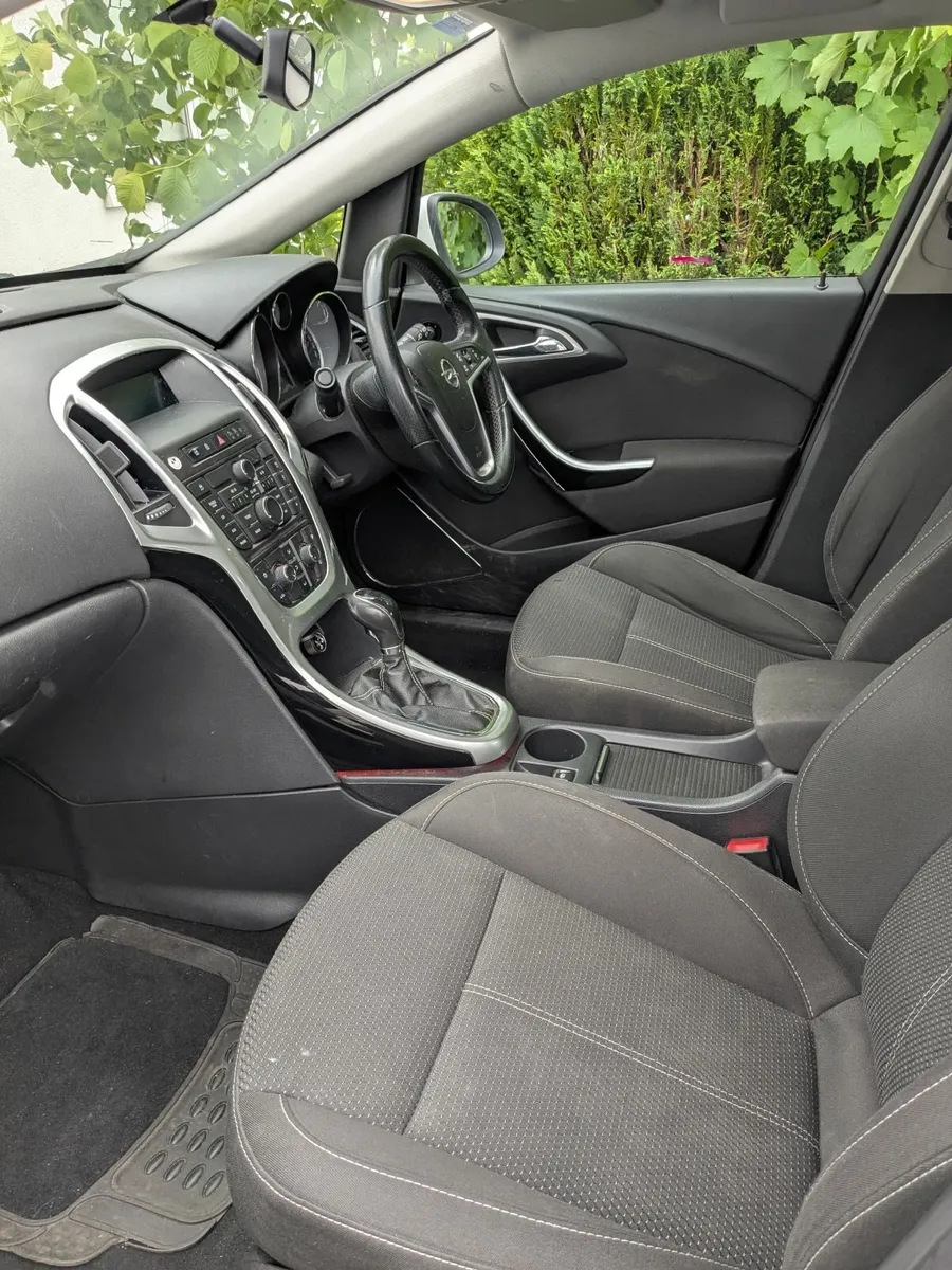 Opel Astra 1.7 CDTI (2013) - Image 2