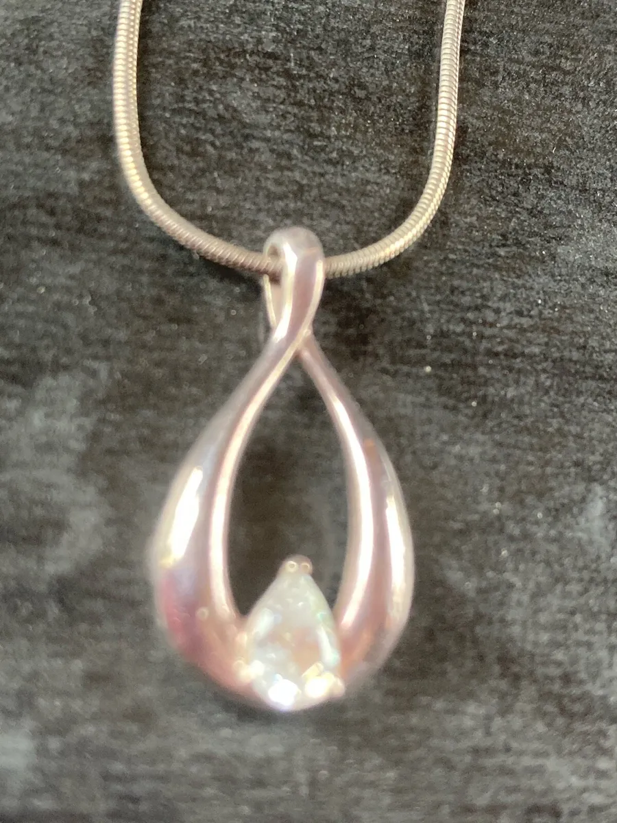 Silver pendant and chain - Image 2