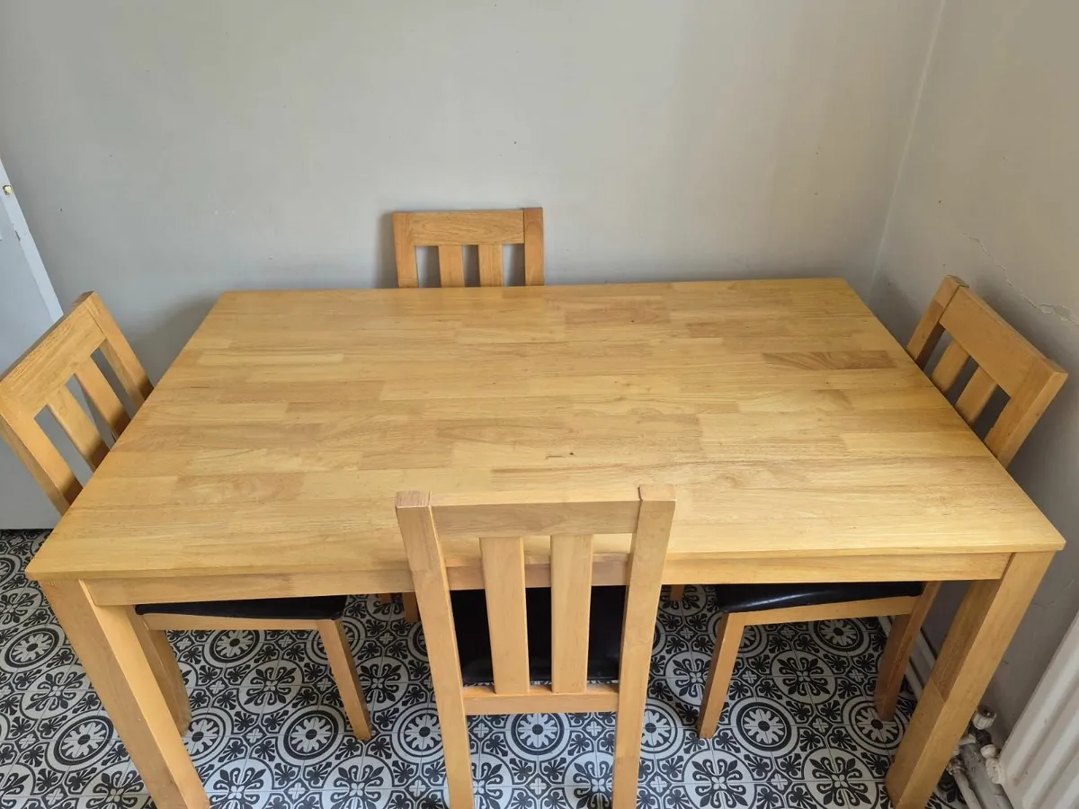 Table & Chairs - Image 4
