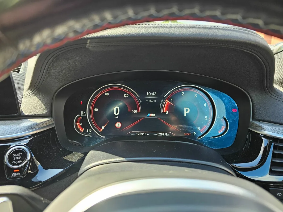 BMW 5-Series  520d M Sport - Image 4