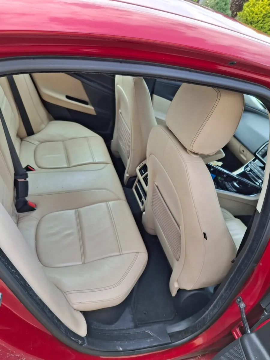 Jaguar XE 2015 - Image 2