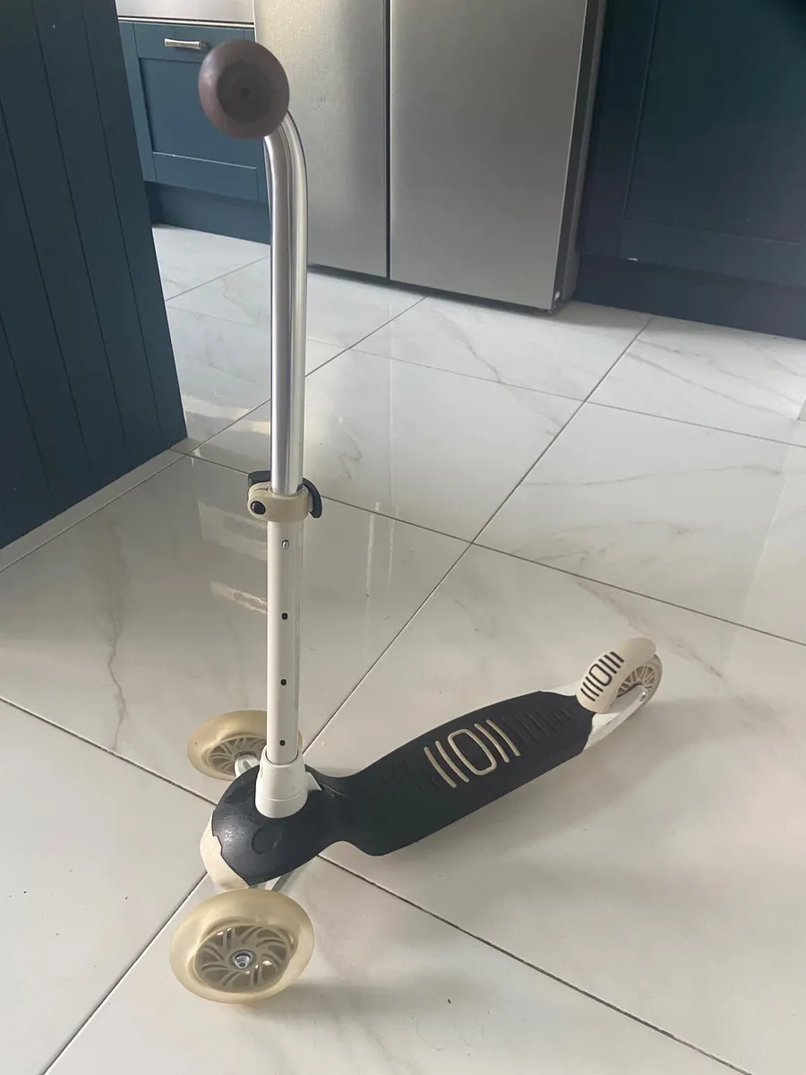 Scooter - Image 1