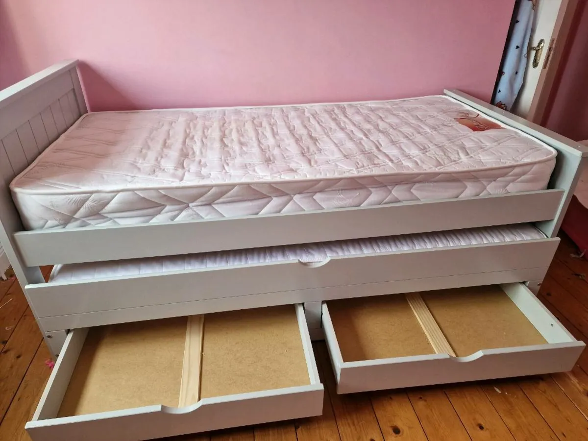 Bed - Image 2