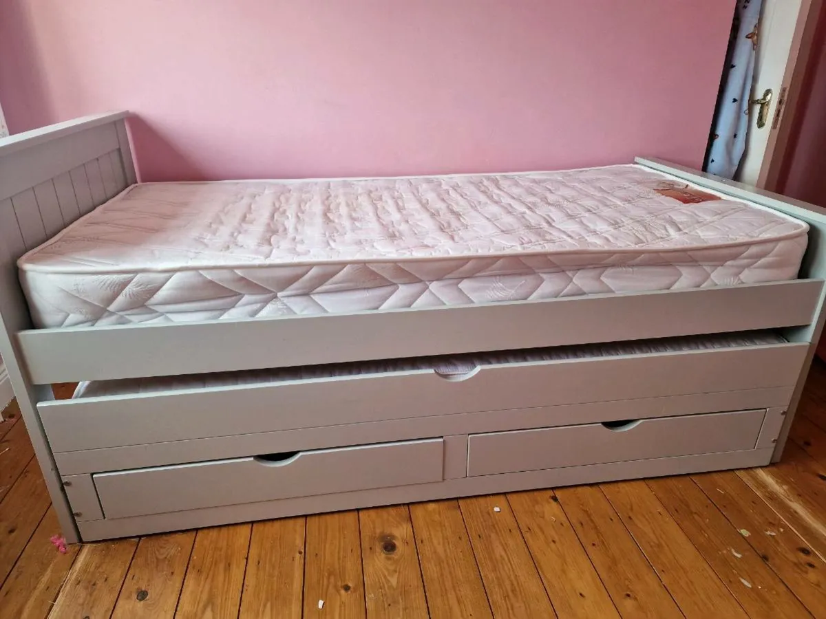 Bed - Image 3