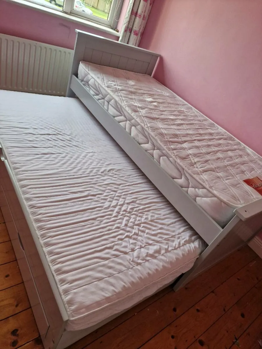 Bed - Image 4