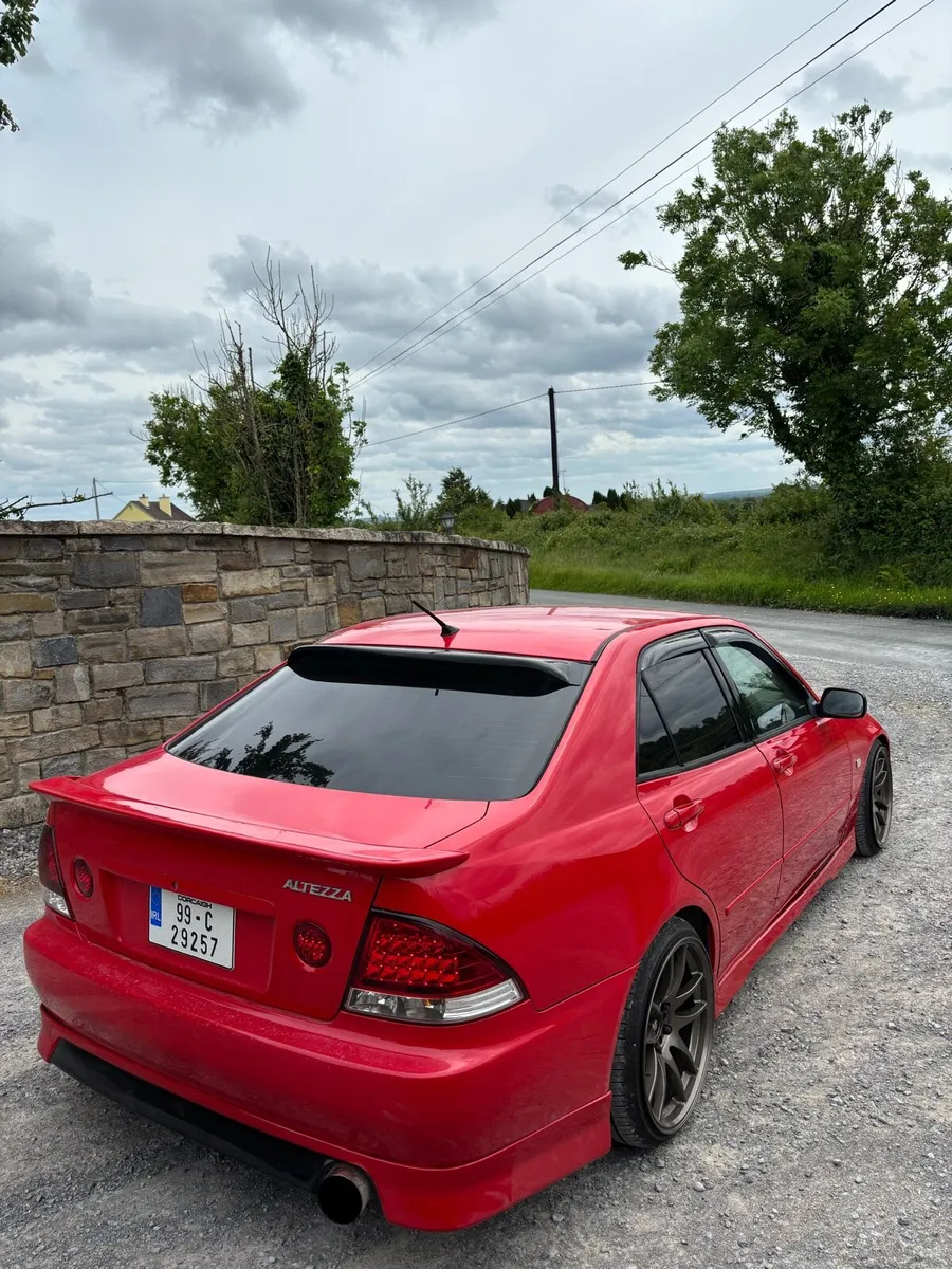 Toyota altezza - Image 1