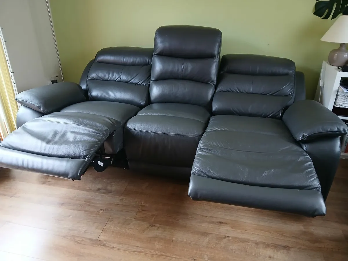 3 piece leather power reclining sofa - Image 3