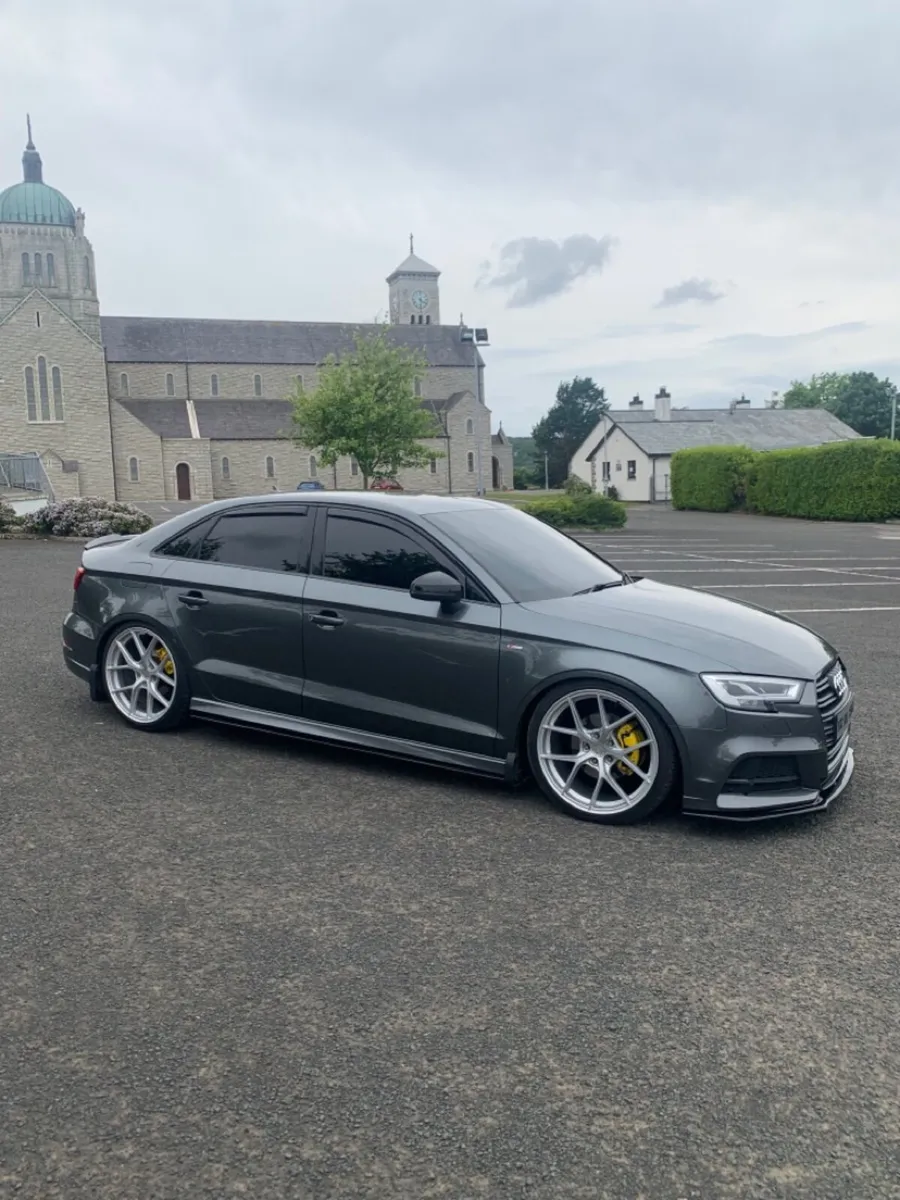 Audi A3 S-line Black Edition 1.6 TDI - Image 1