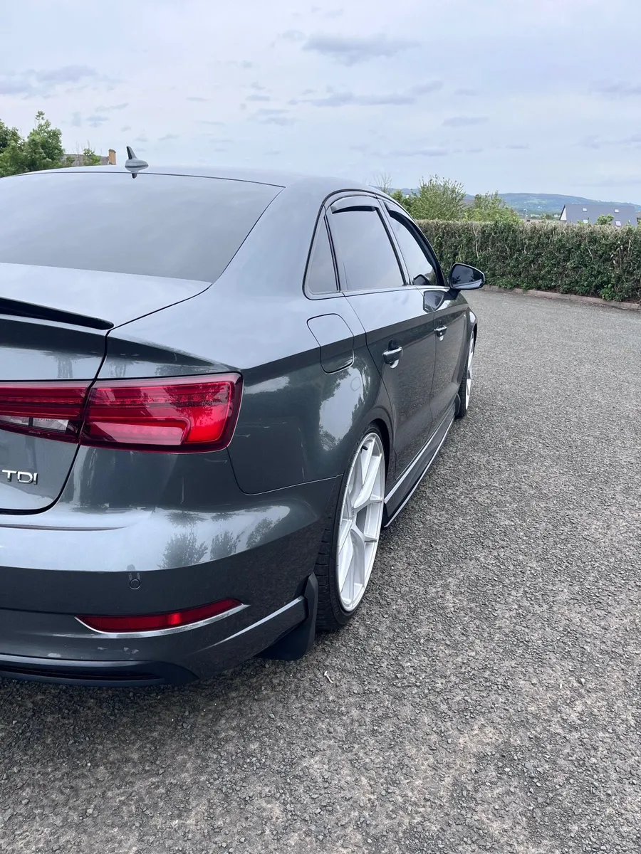 Audi A3 S-line Black Edition 1.6 TDI - Image 3