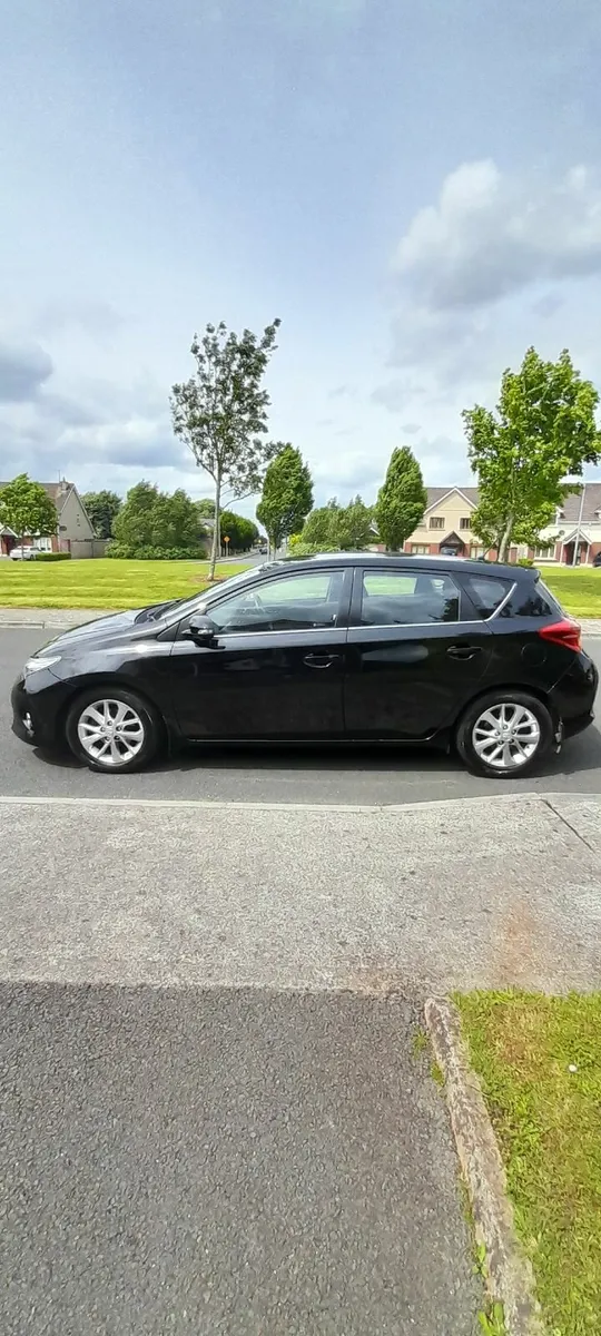 Toyota Auris Luna 2014 D-4D Automatic - Image 1