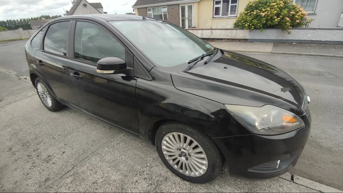 Ford Focus 2010 - Image 2