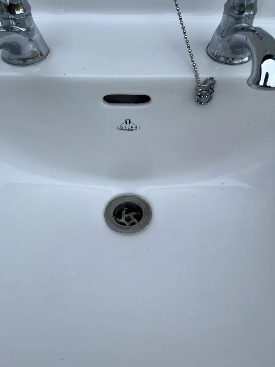 bathroom suite and fittings - Image 4