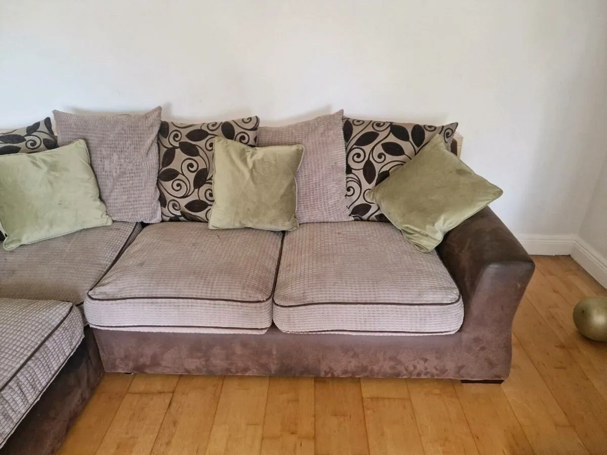 Corner couch - Image 2