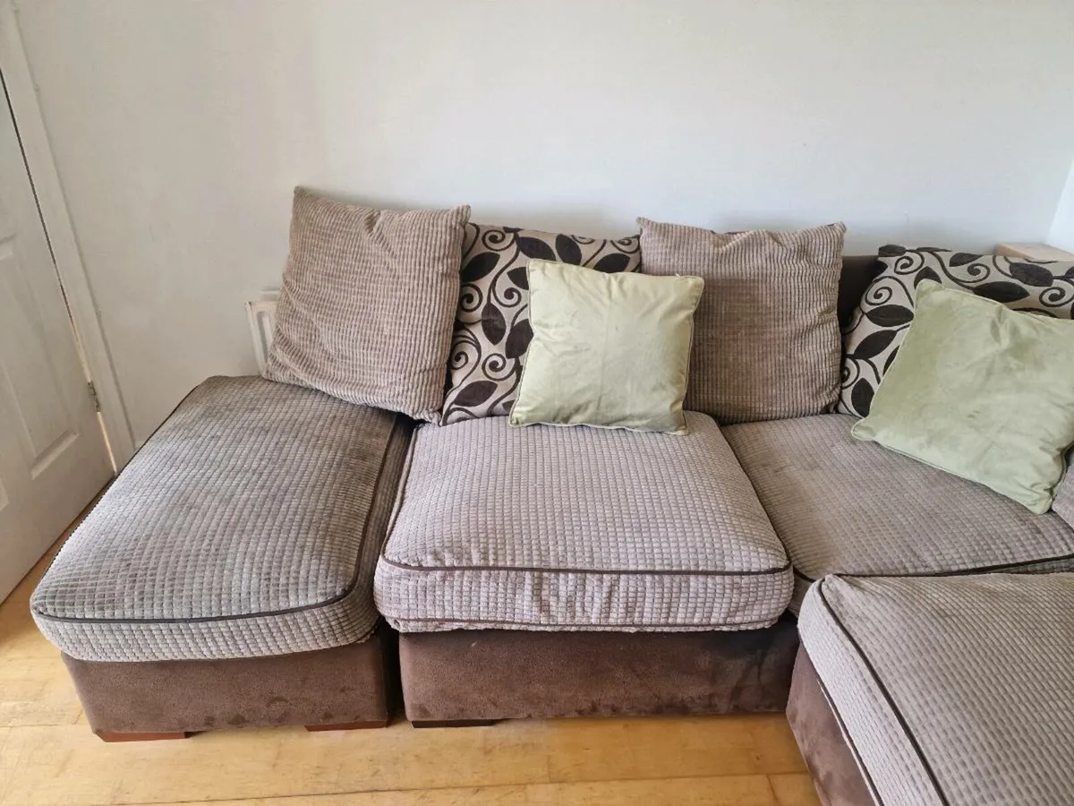 Corner couch - Image 3