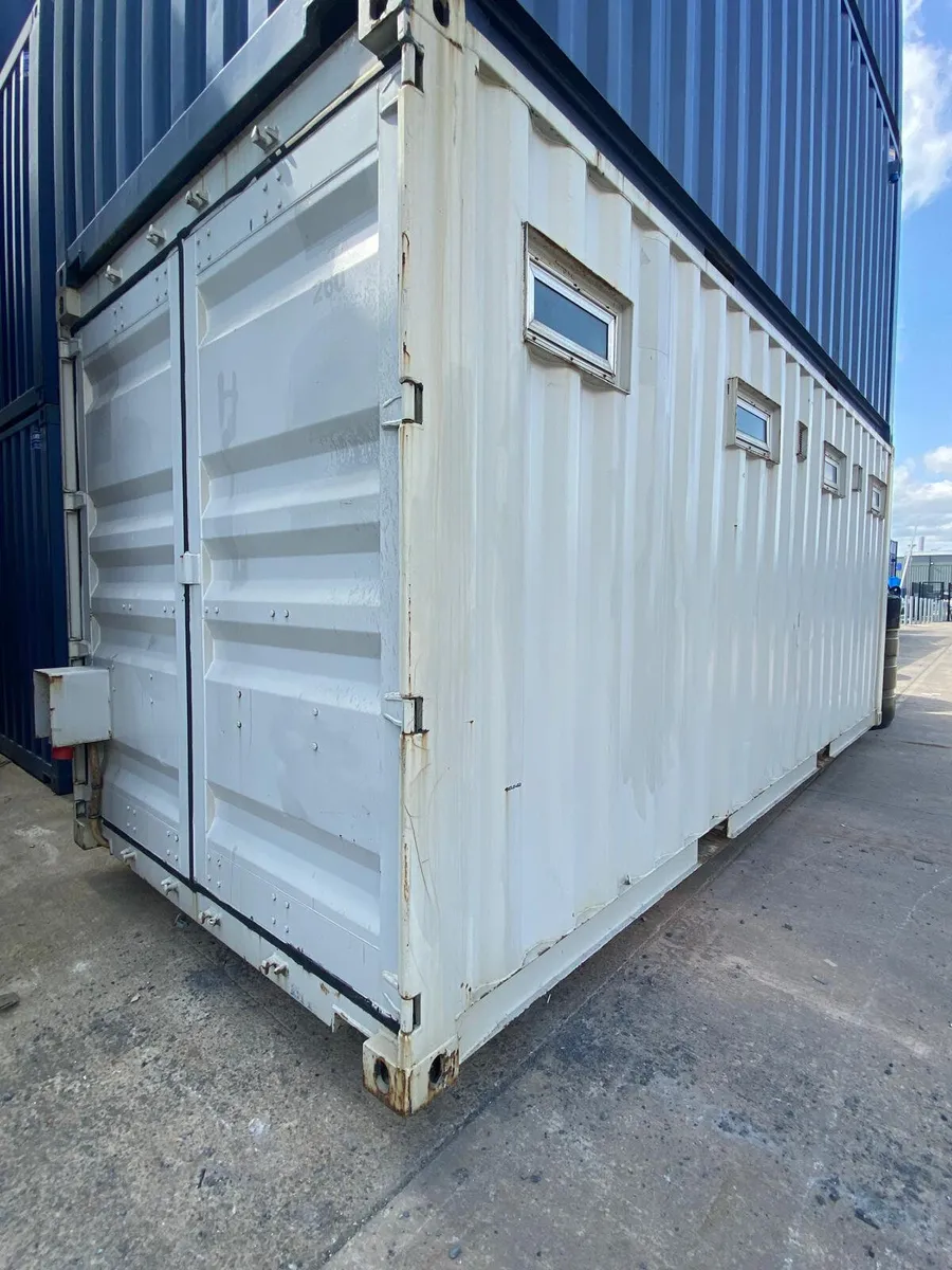20FT X 8FT 5 CUBICLE ANTI-VANDAL SITE SHOWER - Image 1
