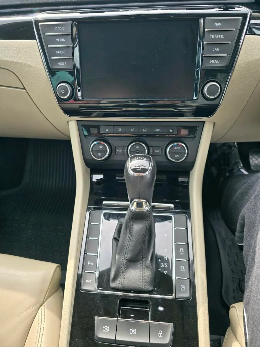 Skoda Superb Laurin & Klement 2.0 TDI 190BHP - Image 4