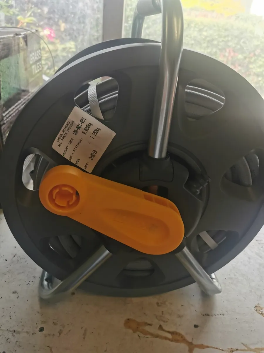 Hozelock retractable hose reel - Image 3