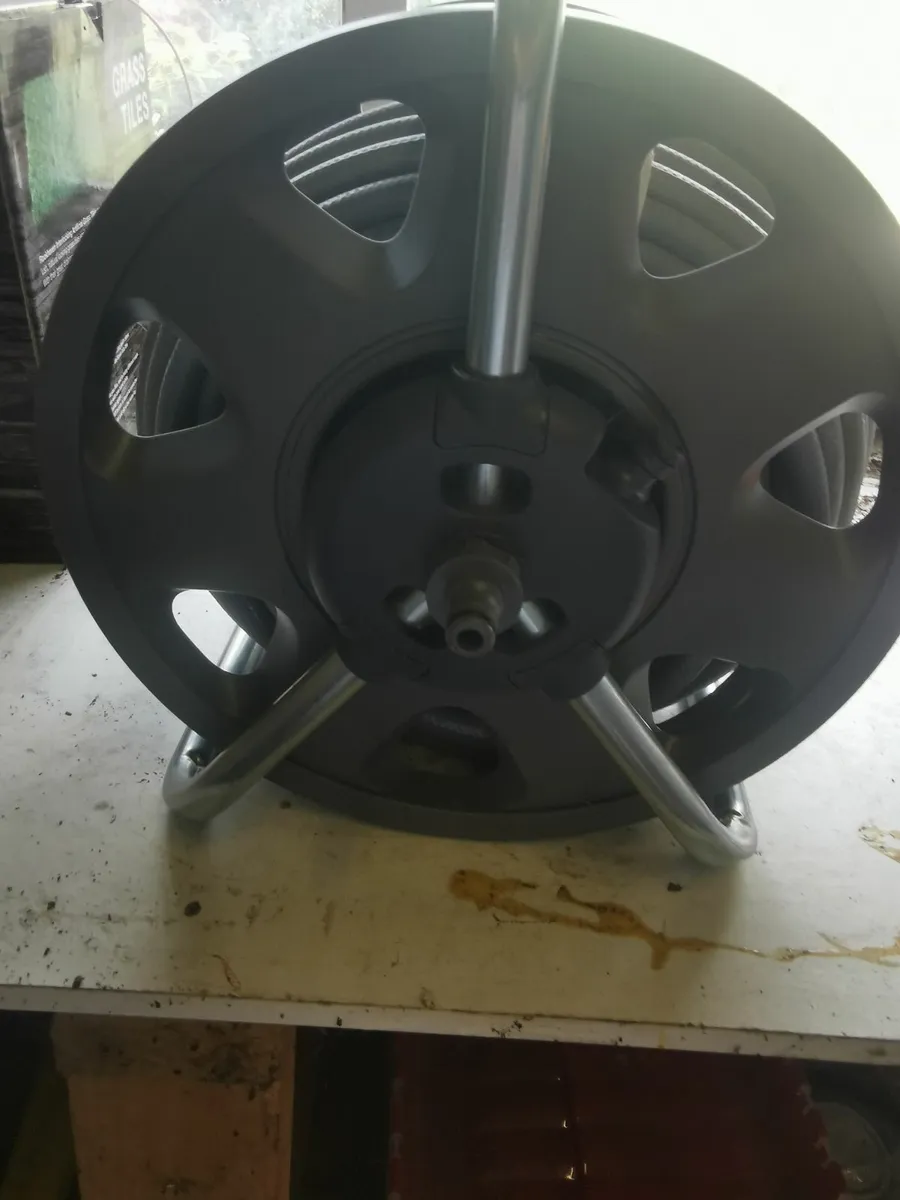 Hozelock retractable hose reel - Image 4