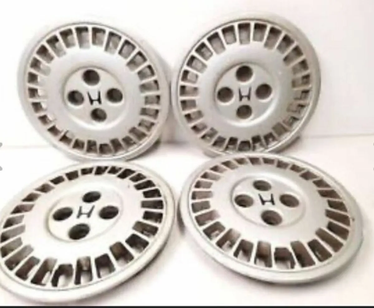 4 x Genuine Honda Accord 14 Inch Bolt on Hub Caps - Image 1