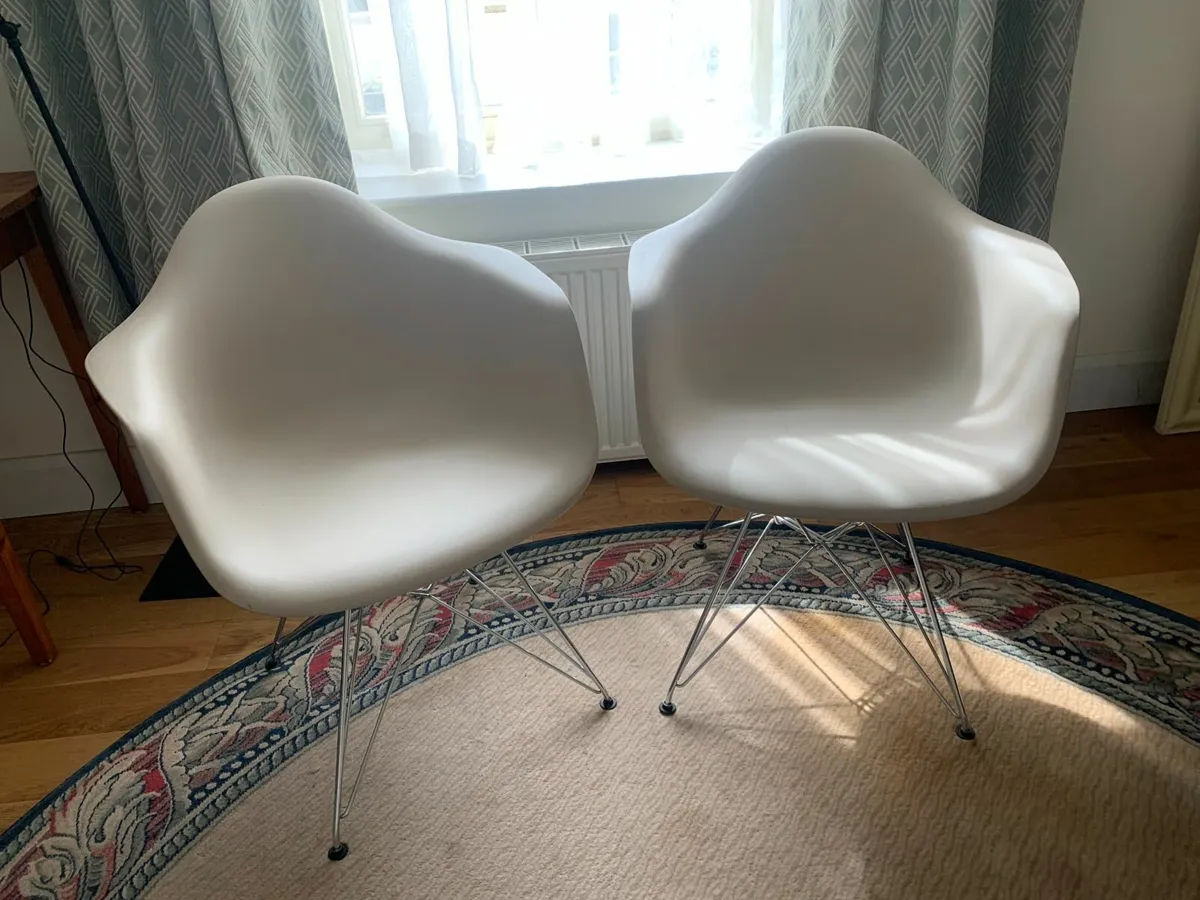 Eames Dar StyleChairs - Image 1