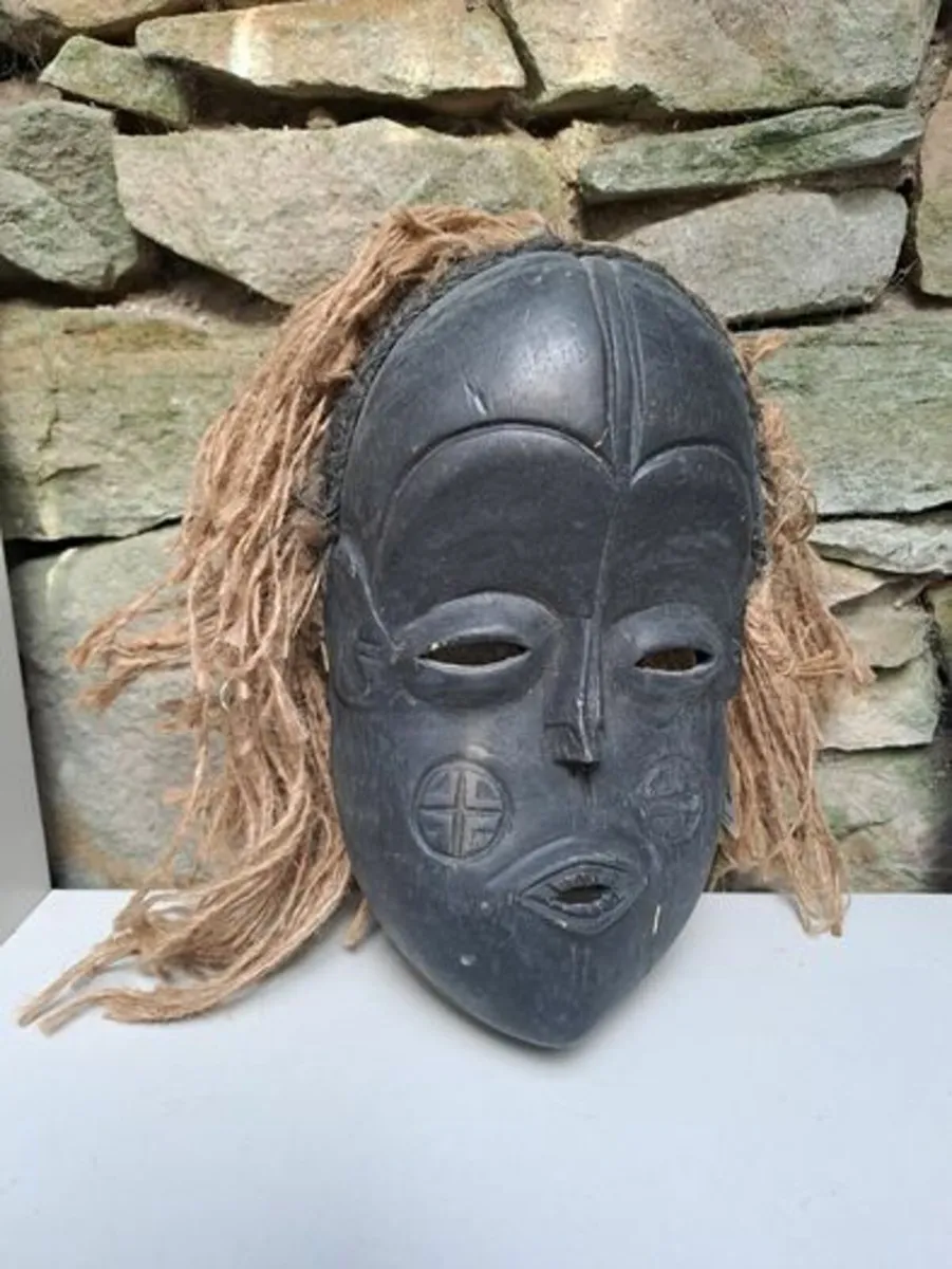 African mask - Image 1