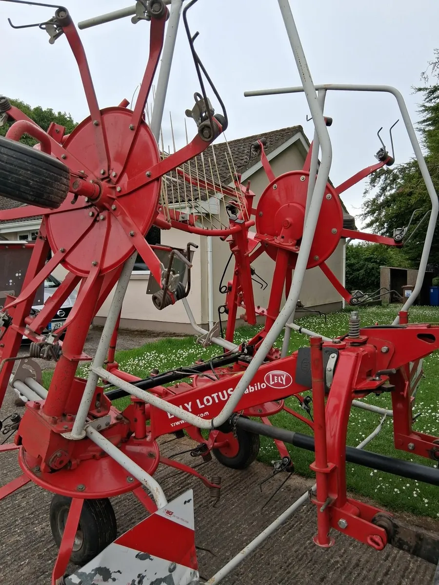LELY LOTUS 600 4 ROTOR TEDDER. - Image 4