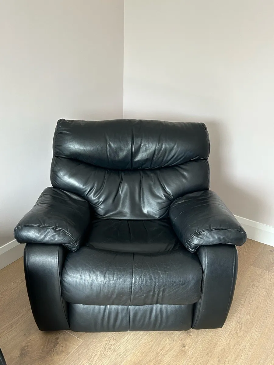 La-Z-Boy Leather Recliners - Image 4