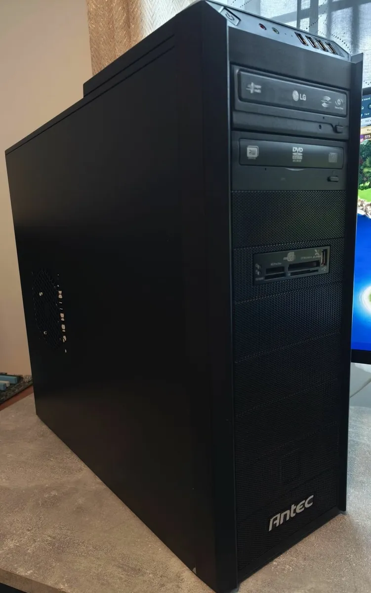 Full ATX Gaming Computer Case - Image 1