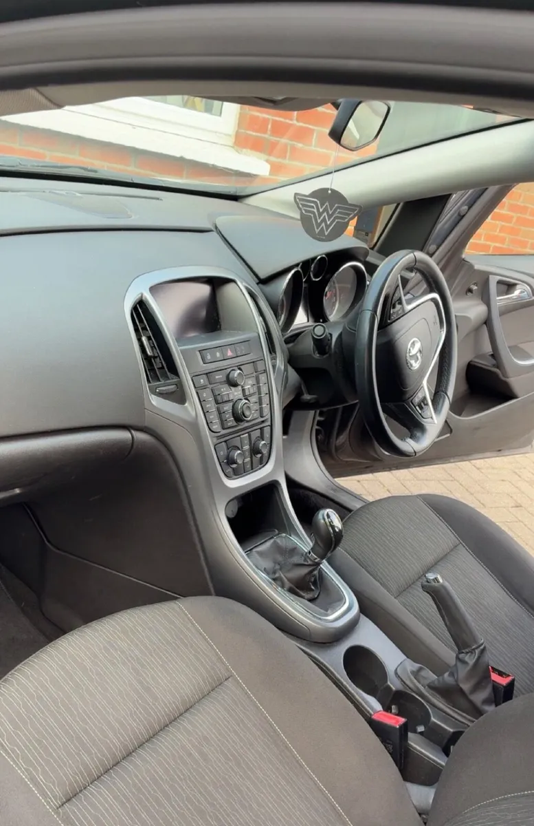 Vauxhall Astra 2014 - Image 2
