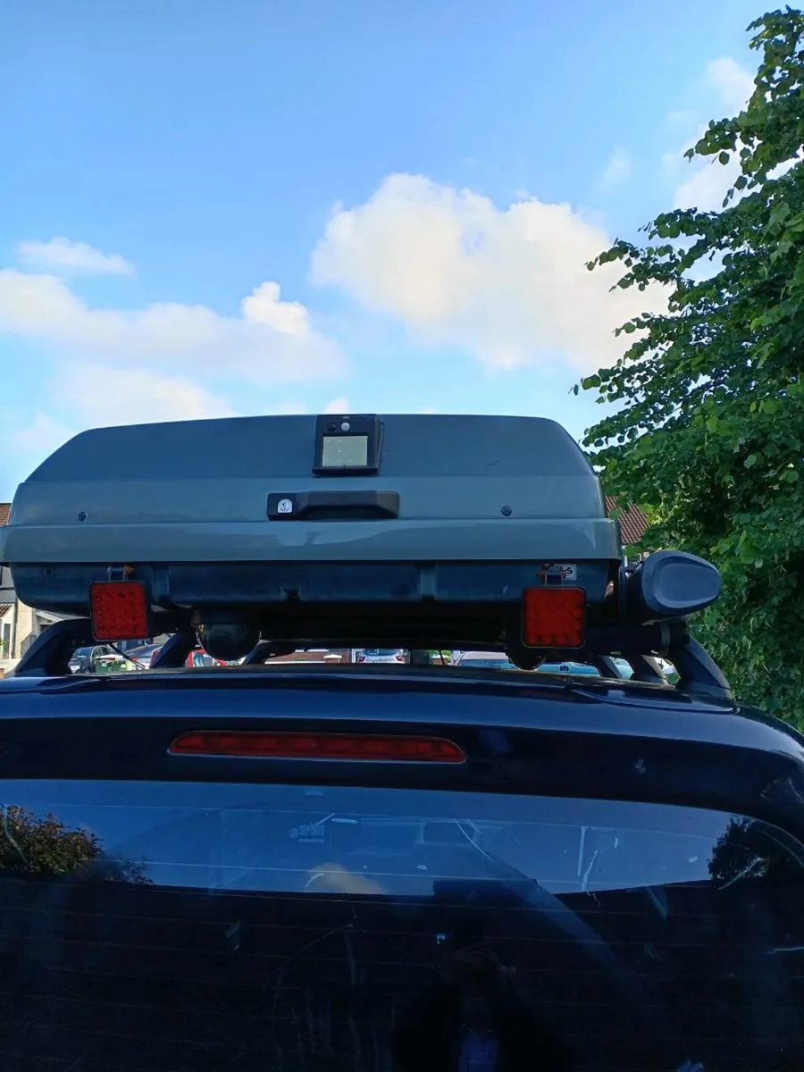 Mercedes gls rear opening roof cargo box with key. - Image 1