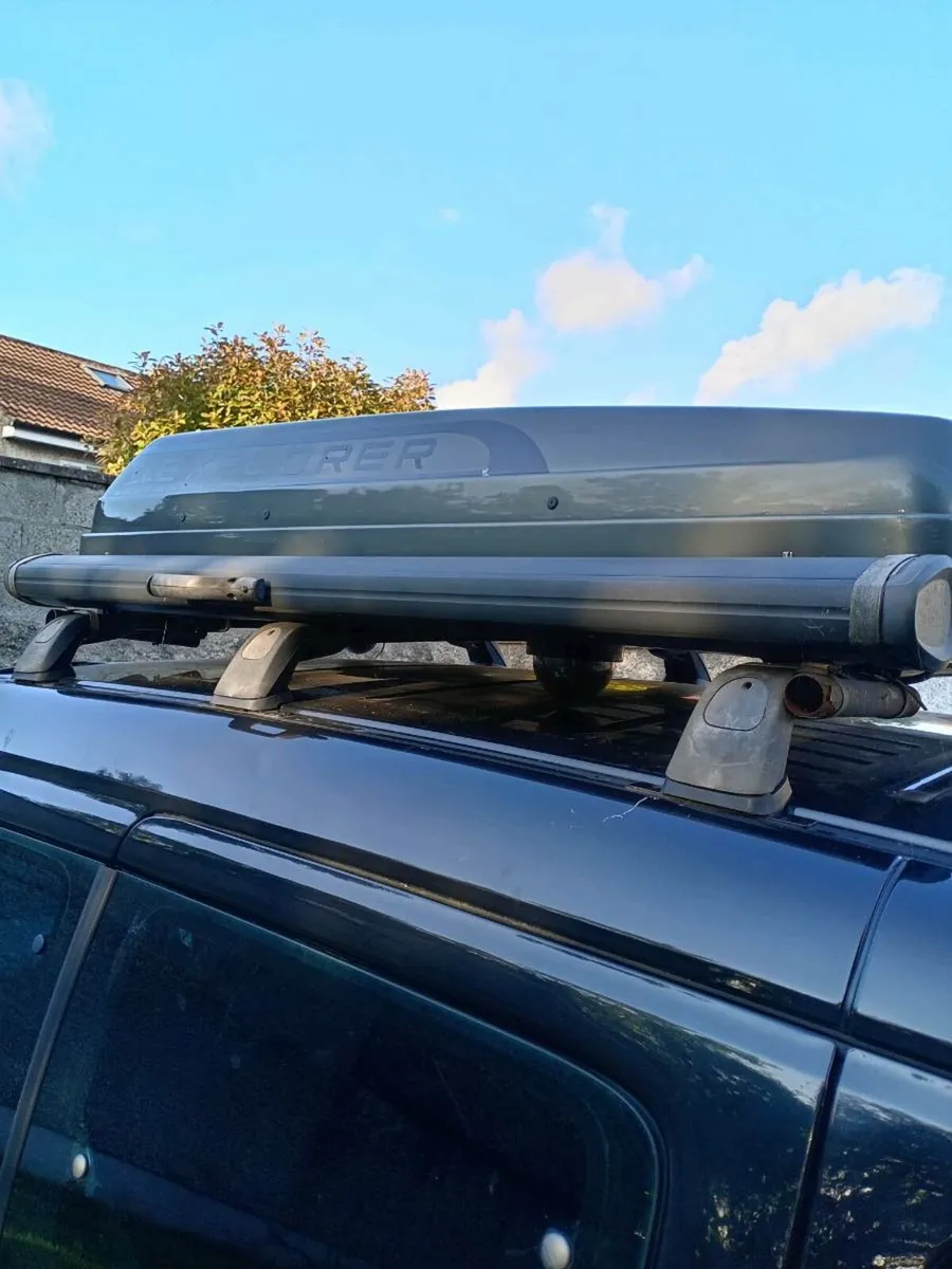 Mercedes gls rear opening roof cargo box with key. - Image 2