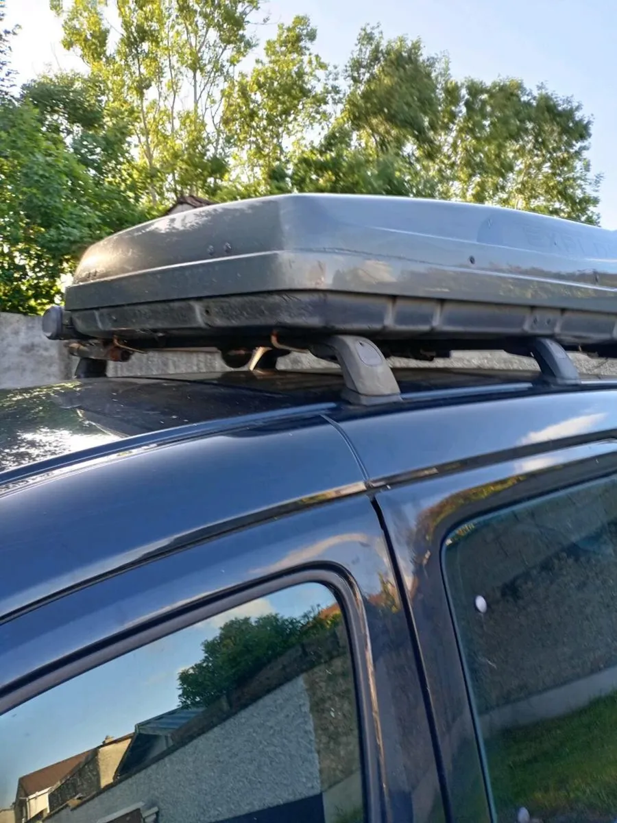 Mercedes gls rear opening roof cargo box with key. - Image 3