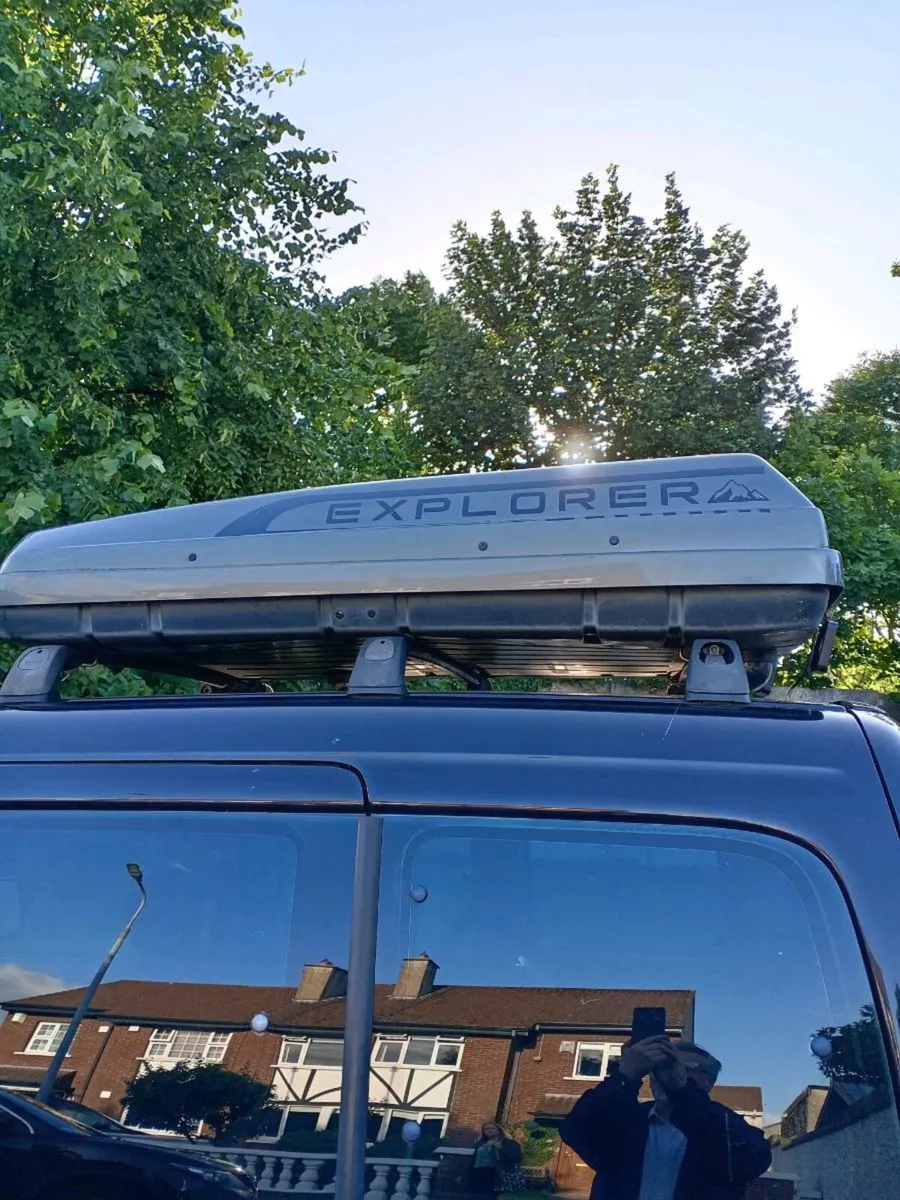 Mercedes gls rear opening roof cargo box with key. - Image 4