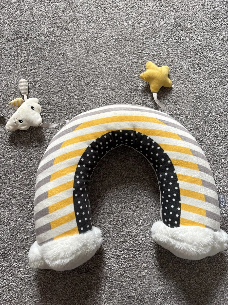 Tummy time pillow