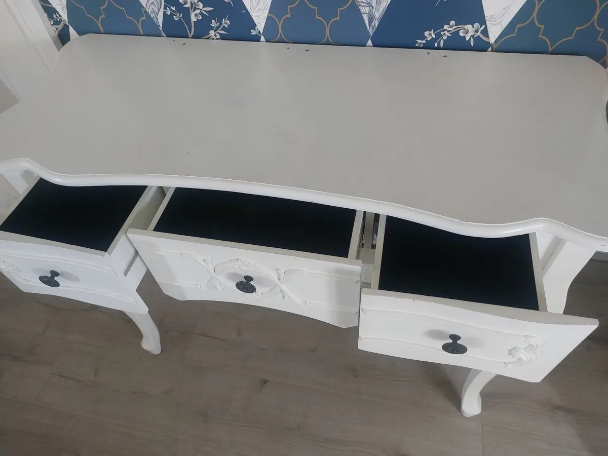 Dressing Table with three lined drawers - Image 2