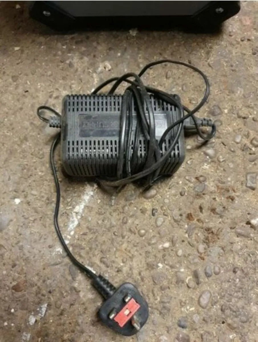 Ring 12v/24v 3000A TradeStart Metal PowerPack - Image 4