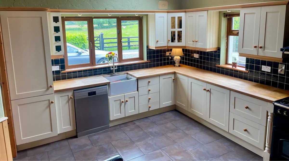 Complete kitchen units and Rangemaster cooker - Image 1