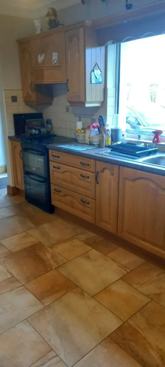 Solid Oak Kitchen with appliances - Image 3
