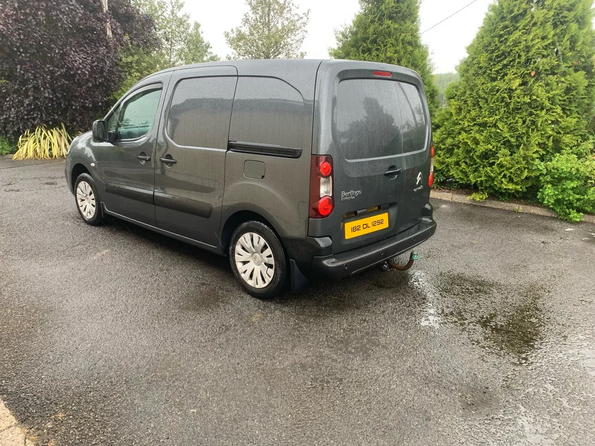 Van - Image 4