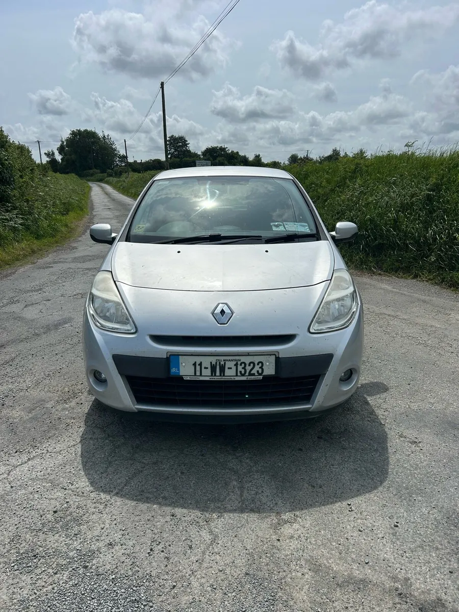 2011 Renault Clio 1.5dsl royale - Image 2